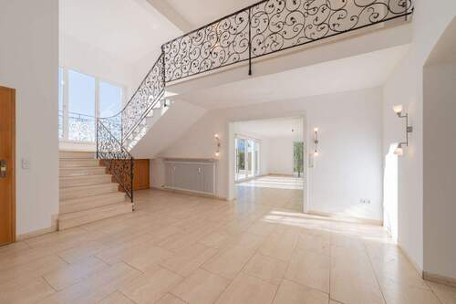 Diele - 8 Zimmer Einfamilienhaus in Raisting