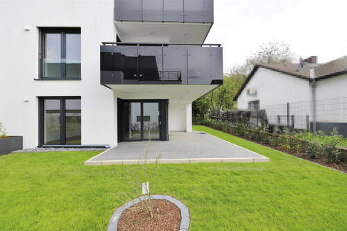 Garten und Terrasse - 2 Zimmer Etagenwohnung in Lage