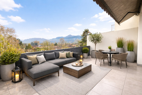 Terrasse_virtuell möbliert - Hochwertig modernisierte Wohnung mit Alpenpanorama