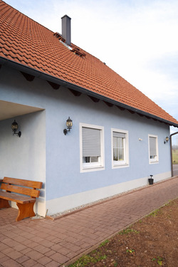 Hauszugang - 3 Zimmer Etagenwohnung zur Miete in Pommersfelden