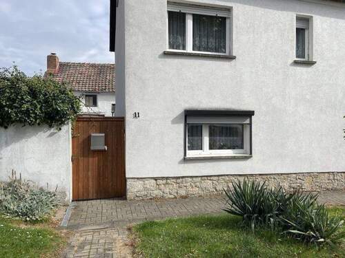 Hauptzugang von der -Lindenstraße- - 