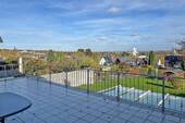 Terrasse vor Wohnzimmer - 5 Zimmer Mehrfamilienhaus, Wohnhaus in Brühl