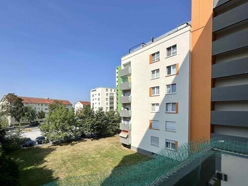 Balkon Aussicht - Etagenwohnung mit 60,90 m&sup2; in Hanau zum Kaufen
