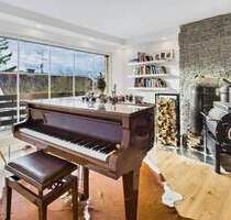 Design-Einfamilienhaus mit ELW, Pool & Studio - NEU: Wärmepumpe in 2026 ! - Buch