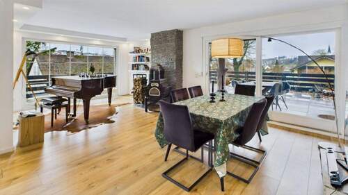 Wohn- u. Esszimmer - 8 Zimmer Einfamilienhaus in Buch