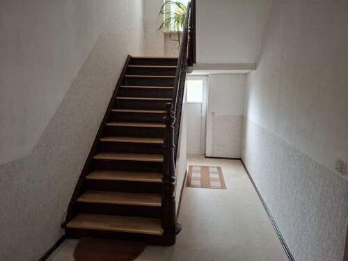 Hausflur, Treppe zum 1.OG - 