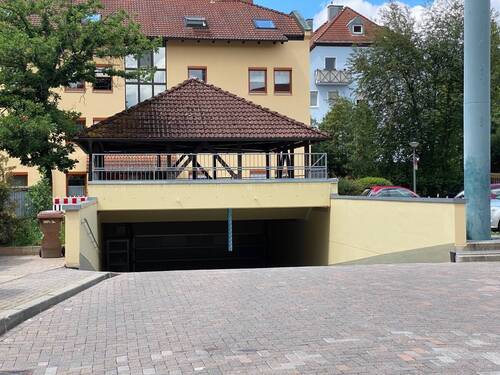 Tiefgarageneinfahrt - 