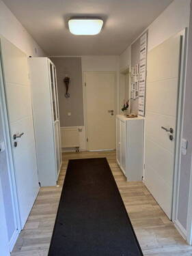 Diele - Einfamilienhaus mit 192,00 m&sup2; in Bad Urach zum Kaufen