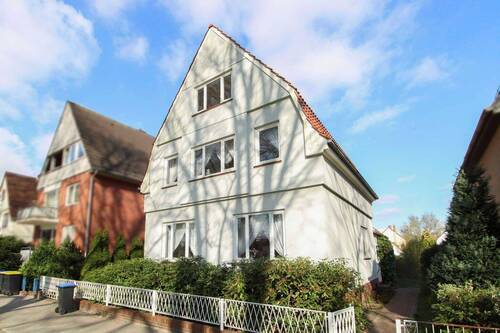 Hausansicht - Willkommen im neuen Familienglück: Einfamilienhaus mit Garten und Garage in Bremen