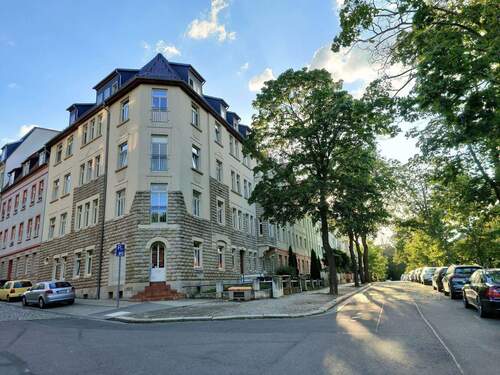 Hausansicht - Großzügige 3-Zimmer-Wohnung in Weißenfels