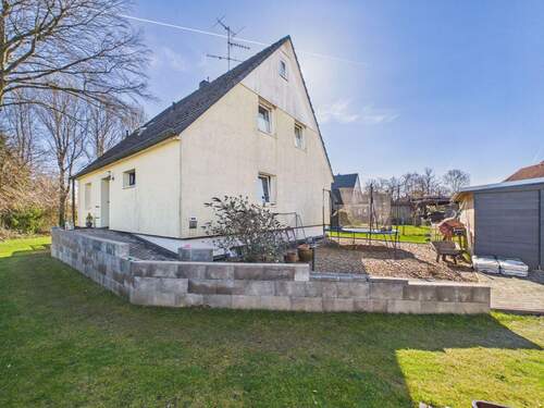 Außenansicht - Viel Platz, großes Grundstück, teilweise modernisiert - Einfamilienhaus mit Potenzial für Familien!