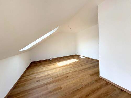 Zimmer 1.jpg - Etagenwohnung mit 78,00 m&sup2; in Großmehring zum Kaufen