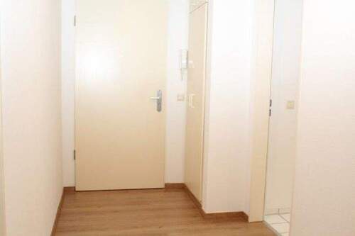 Flur mit Einbauschrank - 