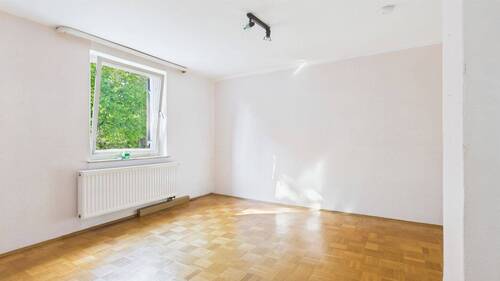CAM04518G0-PR0039-STILL042.jpg - 