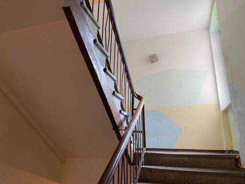 Treppenhaus - 1 Zimmer Etagenwohnung in Halle (Saale)