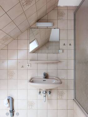 Badezimmer DG - Werz Immobilien - 