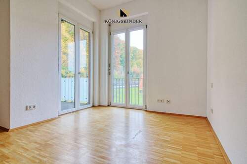 Bodentiefe Fenster mit Parkett Boden in der ganzen Wohnung - 