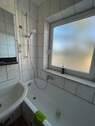 Bad mit Wanne/Dusche - 