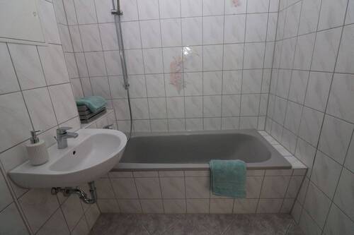 Badezimmer - Etagenwohnung mit 55,30 m² in Freiberg zur Miete