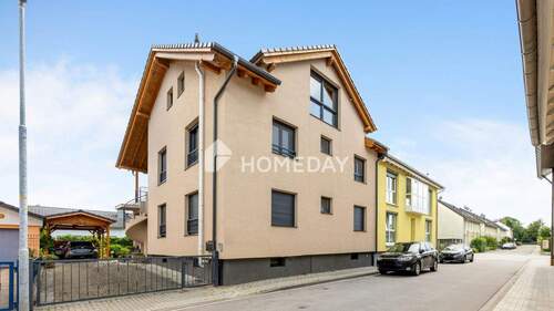Außenansicht 1 - DHH mit 2 Wohneinheiten, Dachterrasse, Garten und Carport - stilvolles Wohnen auf ca. 200 QM