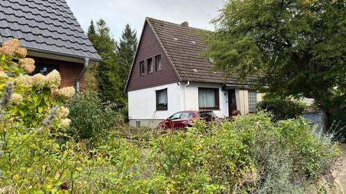 Hausansicht - Gepflegte Doppelhaushälfte mit Garten