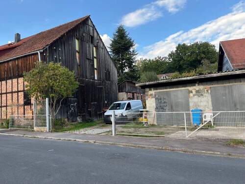 Ansicht Scheune und Garage - 1 Zimmer Einfamilienhaus in Hildburghausen