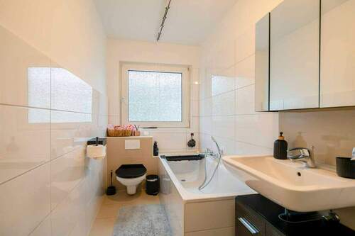 Badezimmer_Whg. 2. OG links - 