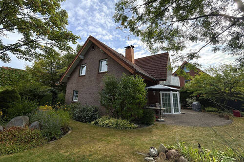 Außen (Gartenansicht) - 5 Zimmer Einfamilienhaus zum Kaufen in Lage