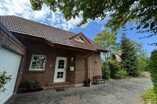 Außen (Hofansicht) - 5 Zimmer Einfamilienhaus in Lage