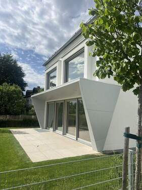 Hausansicht - Neubau Einfamilienhaus mit möglicher Einliegerwohnung, Tiefgarage und unverbautem Ausblick