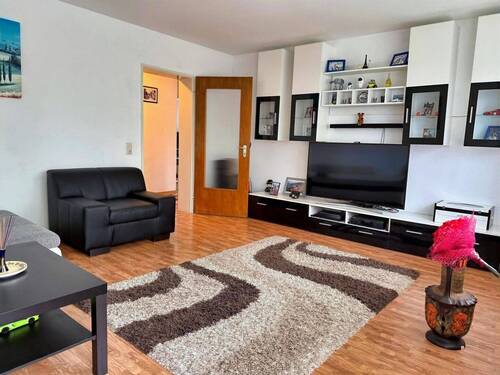 Wohnzimmer Ansicht 2 - Ruhe, Licht & Gartenidylle - Attraktive 3-Zimmer-Wohnung zu vermieten!