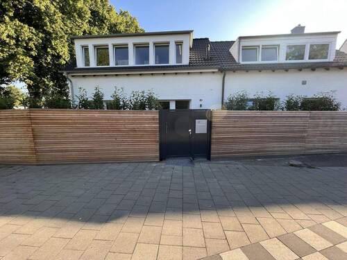 Hausansicht - 5 Zimmer Doppelhaushälfte zur Miete in Düsseldorf