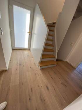 Haupteingang/Diele - 5 Zimmer Doppelhaushälfte in Düsseldorf