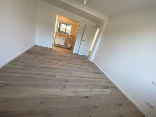 Elternschlafzimmer - Doppelhaushälfte mit 157,00 m&sup2; in Düsseldorf zur Miete