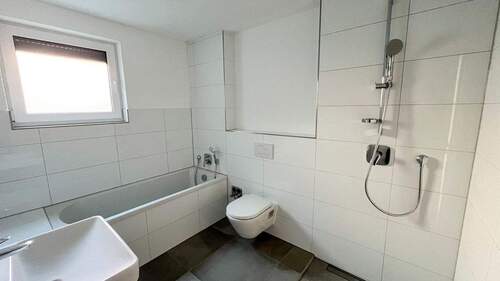 Badezimmer - Etagenwohnung mit 85,30 m&sup2; in Auenstein-Ilsfeld zur Miete