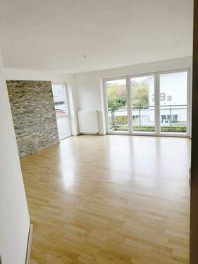 Wohnzimmer - Exklusive lichtdurchflutete 2,5 Zimmerwohnung