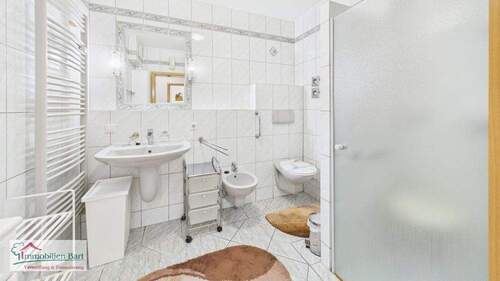 Bad mit bodentiefer Dusche - 