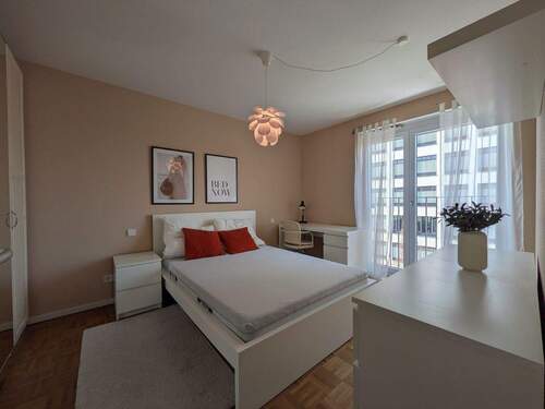 Schlafzimmer 1 - 2 Zimmer Etagenwohnung zum Kaufen in Frankfurt