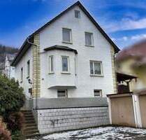 Freistehendes Einfamilienhaus mit zwei Garagen - Albstadt Ebingen