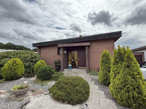 Hausansicht neu Front - 6 Zimmer Einfamilienhaus in Lübeck