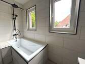 Badezimmer mit Regendusche - 