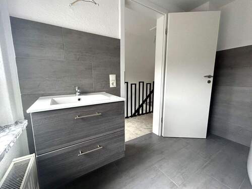 Sanniertes Badezimmer - 