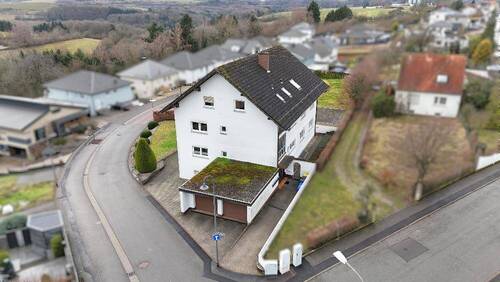 Bild 1 - +++ Fehrbach: Attraktives, lichtdurchflutetes 4-Familienhaus mit Loggien, Südausrichtung, Panoramablick und 4 Garagen in hervorragender, ruhiger Wohnl