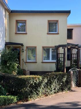 Hauptansicht - Einfam. Reihenhaus mit Garage und Garten in Bernburg