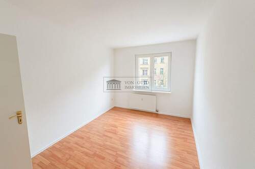 Ruhiges Schlafzimmer - 2 Zimmer Etagenwohnung zum Kaufen in Berlin