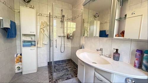 Gäste- Bad mit Dusche - 