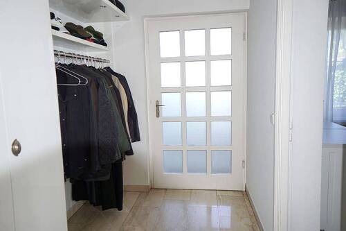 Diele mit Garderobe - 