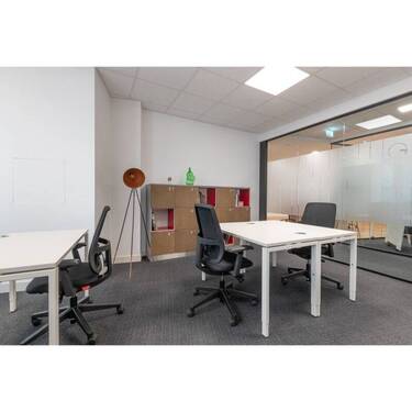 Büroraum - Blick auf Nachbargebäude - Büro zur Miete in Augsburg