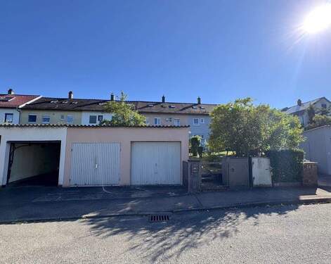 Ansicht Garagen - 6 Zimmer Reihenmittelhaus zum Kaufen in Stuttgart / Degerloch