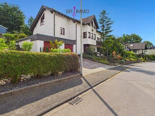 Bild 1 - Großzügiges Wohnhaus mit Einliegerwohnung in ruhiger Lage von Gillenfeld